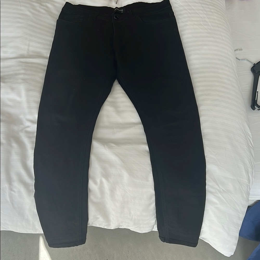 Black Skinny Jeans with Tapered Fit